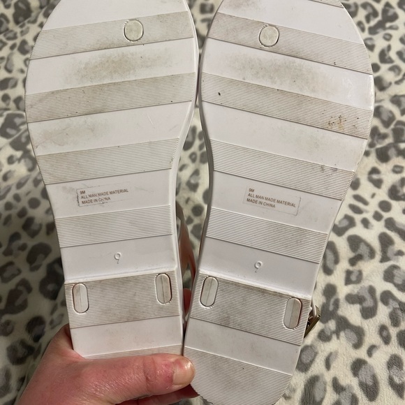 Antonio Melani thong sandles size 9 - Picture 2 of 4